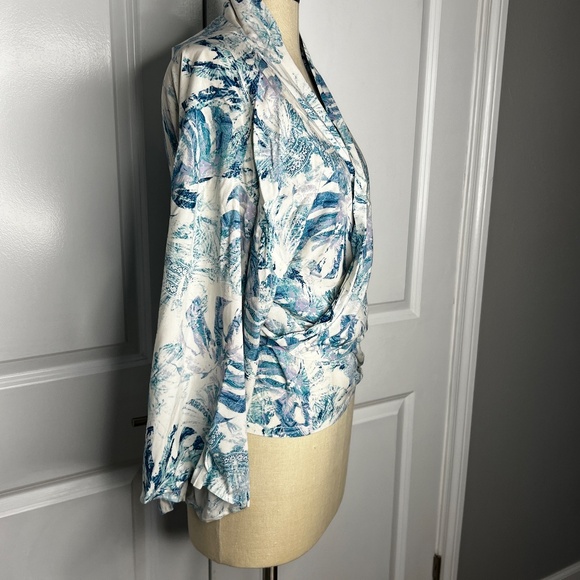 Mystree Tie-Front Wrap Top — Size Large — New With Tags blue white - Picture 2 of 8